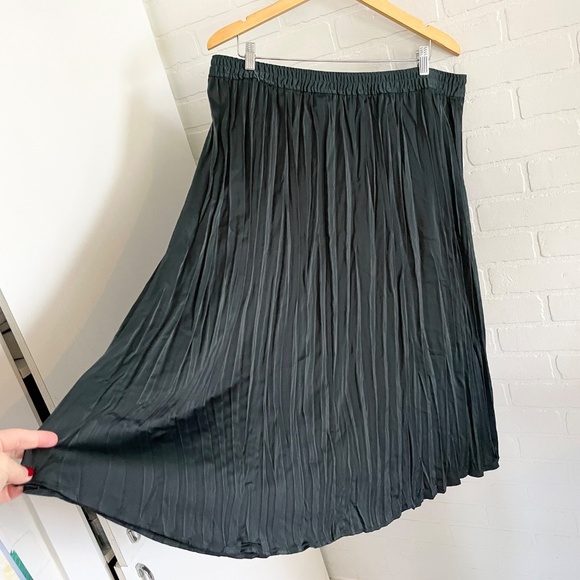 Rock N Shine Pleated Maxi skirt Evergreen Shimmery Iridescent Sz 18 - Picture 7 of 9